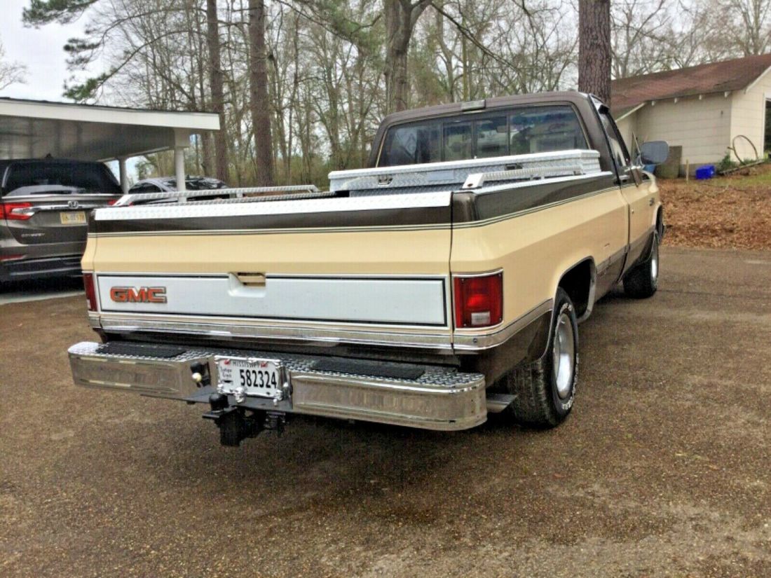 1986 Chevrolet C/K Pickup 1500 Sierra Classic - photo 2