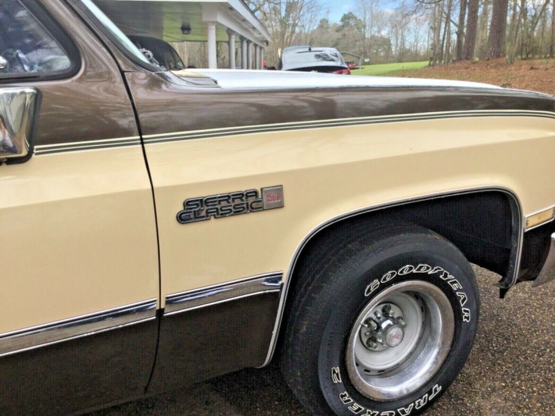 1986 Chevrolet C/K Pickup 1500 Sierra Classic - photo 3