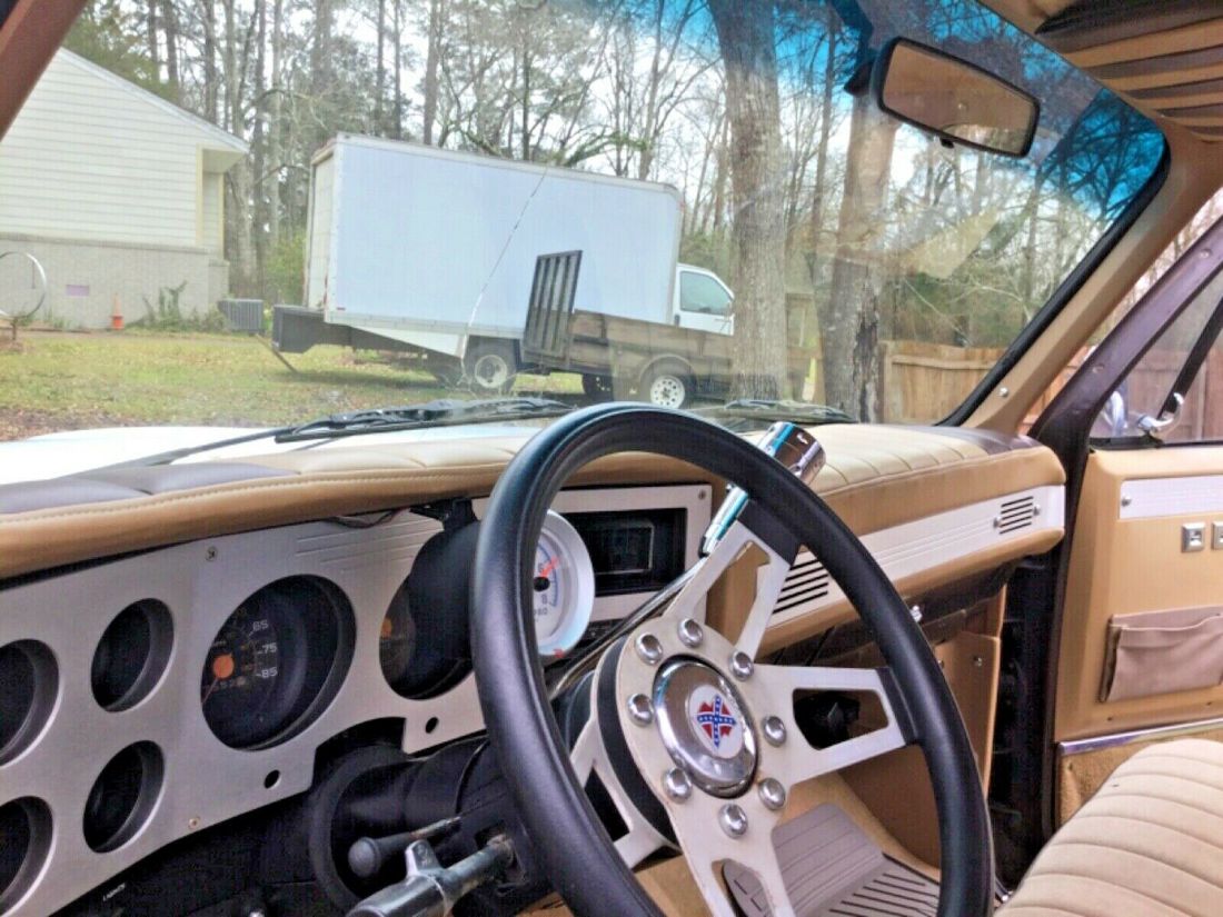 1986 Chevrolet C/K Pickup 1500 Sierra Classic - photo 9