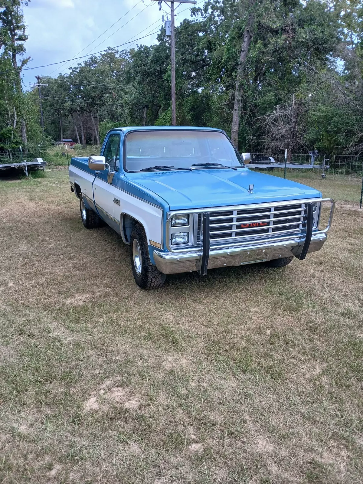 1986 GMC Classic Sierra 1500 Longbed pickup 1986 GMC Sierra 1500 Longbed / two tone. white over blue