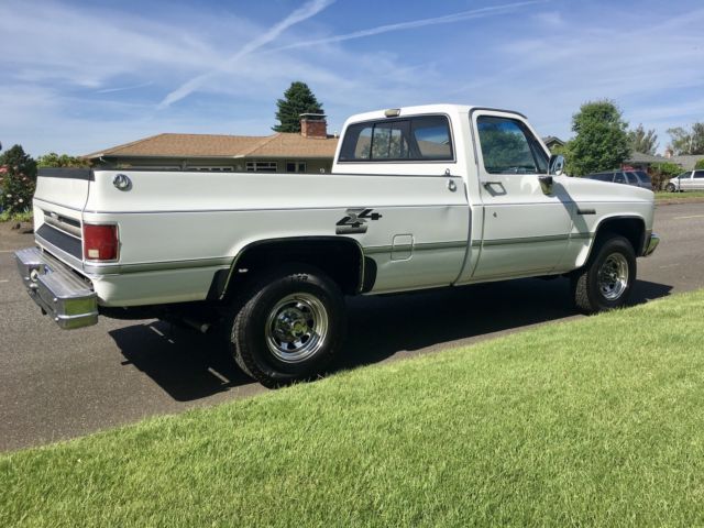 1986 GMC Sierra 2500 4X4 - photo 3