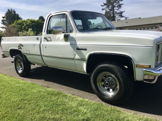 1986 GMC Sierra 2500 4X4 - photo 5