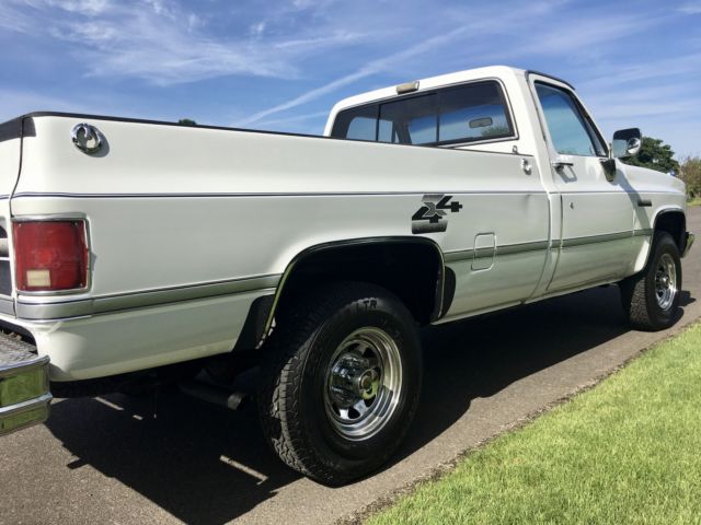 1986 GMC Sierra 2500 4X4 - photo 6