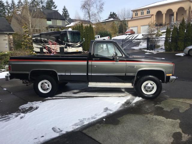 1986 Gmc Sierra Classic K2500 Regular cab 4x4 Black/Sliver 89k Oirginal Miles 1986 GMC Sierra 2500 Sierra Classic