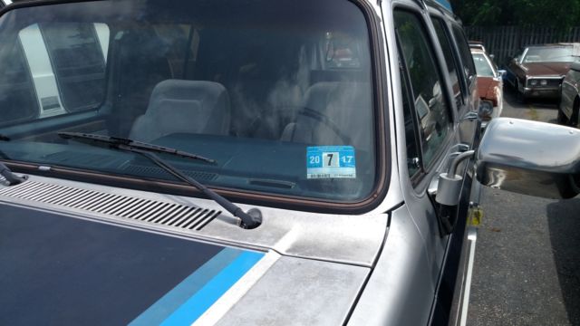 1986 GMC Suburban - photo 2