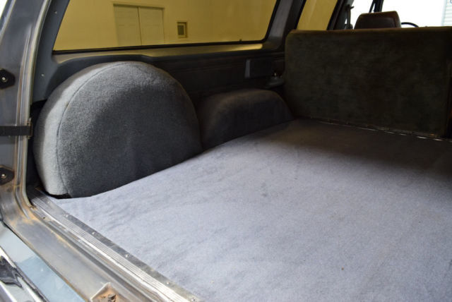 1986 GMC Suburban FRESH PAINT, 350, AUTO, 20" RIDDLER WHEELS, AC, NE - photo 12