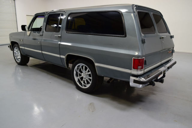 1986 GMC Suburban FRESH PAINT, 350, AUTO, 20" RIDDLER WHEELS, AC, NE - photo 4