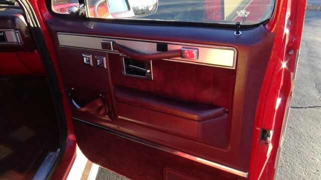 1986 GMC Suburban Sierra Classic - photo 11