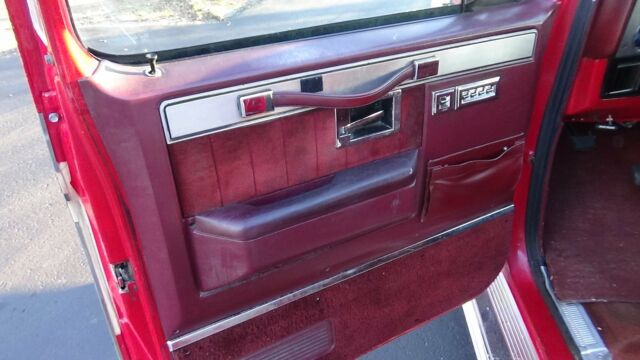 1986 GMC Suburban Sierra Classic - photo 12