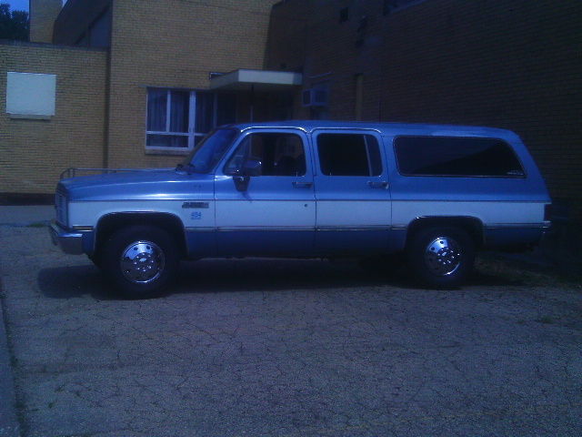 1986 GMC Suburban Sierra Classic - photo 4