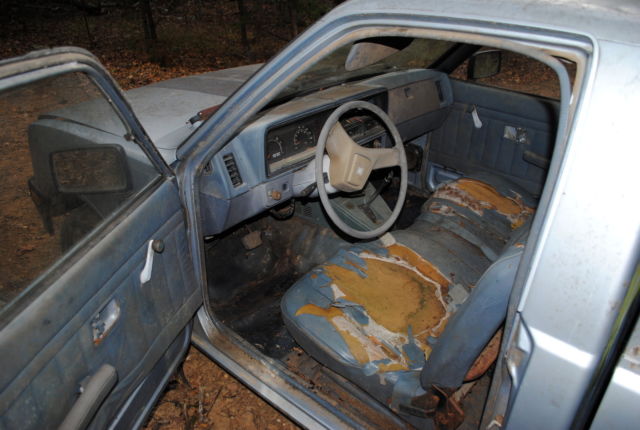 1986 Isuzu PuP Pickup Truck Base Standard Cab Pickup 2-Door - photo 7