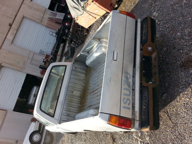 1986 Isuzu PuP Pickup Truck Base Standard Cab Pickup 2-Door - photo 3