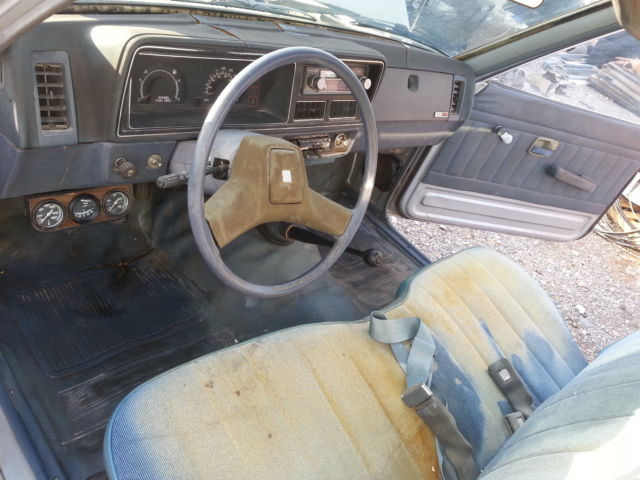 1986 Isuzu PuP Pickup Truck Base Standard Cab Pickup 2-Door - photo 5