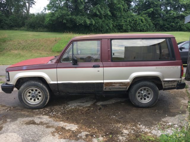 1986 Isuzu Trooper 4x4 123,179 Miles Two Tone Clean Title No reserve auction 1986 Isuzu Trooper