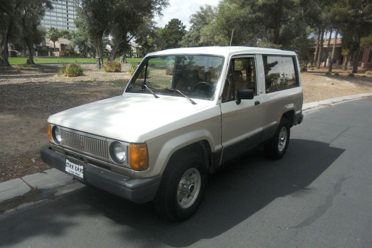 1986 ISUZU TROOPER II DELUXE LS FOUR WHEEL DRIVE - RARE FIRST GENERATION MODEL! 1986 Isuzu Trooper II LS