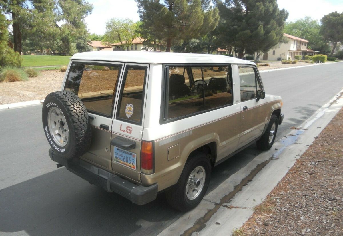 1986 Isuzu Trooper II LS - photo 8