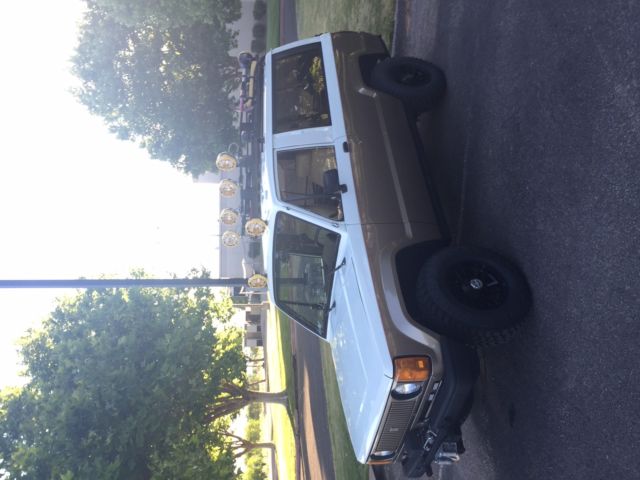1986 Isuzu Trooper LE 4x4 - photo 2