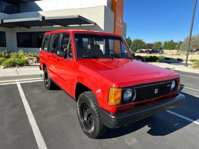 1986 Isuzu Trooper ll SUV Classic 4WD Manual Transmission Color Red 1986 Isuzu Trooper II