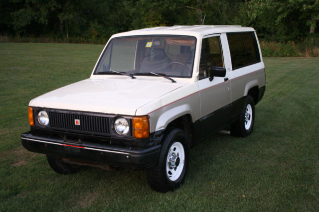 1986 Isuzu Trooper LS Sport Utility 2-Door 2.3L 1986 Isuzu Trooper