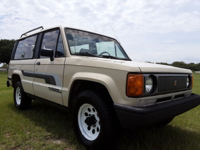 1986 Isuzu Trooper TURBO DIESEL 4 CYLINDER 4X4 MANUAL 5 SPEED 4WD - photo 2