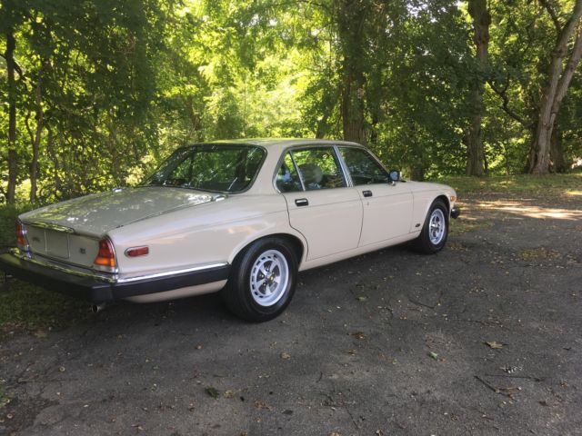 1986 Jaguar XJ6 6 - photo 4