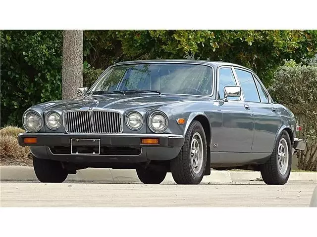 1986 JAGUAR XJ6 CLASSIC JAGUAR DESIGN WITH 61000 TWO OWNER MILES ANTIQUE STATUS 1986 Jaguar XJ6 FACTORY LEATHER