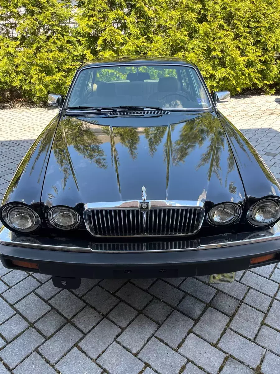 1986 Jaguar XJ6 Sedan Black 1986 Jaguar XJ6