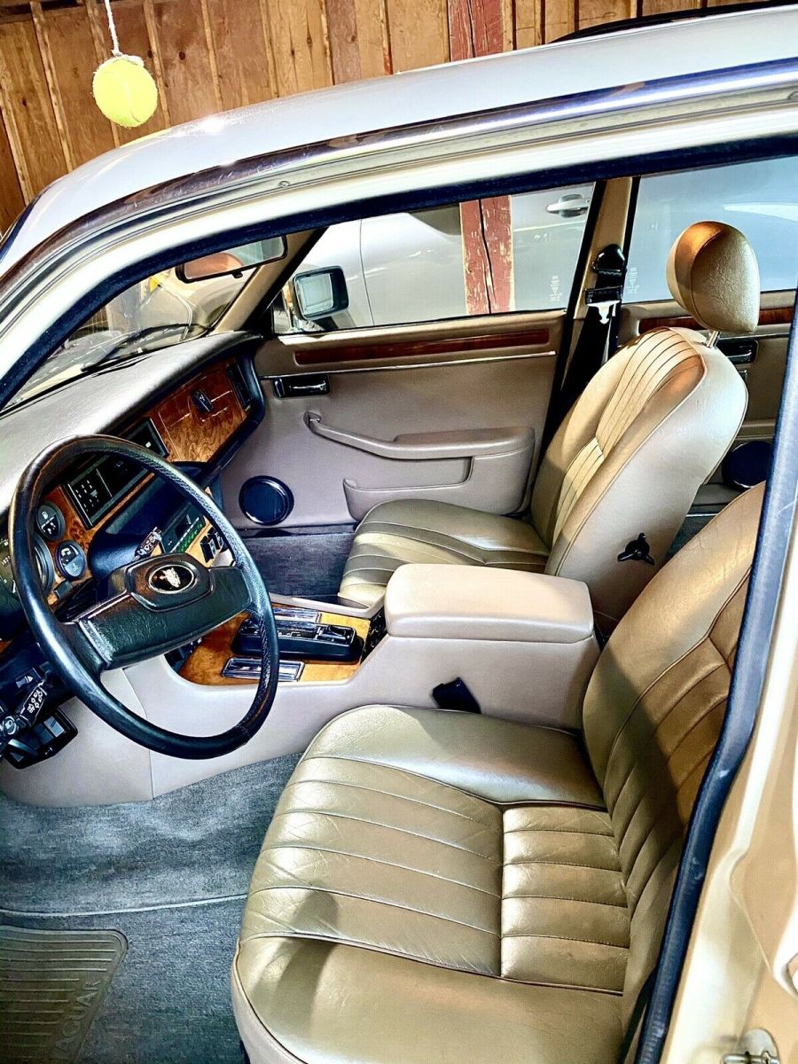 1986 Jaguar XJ6 - photo 9