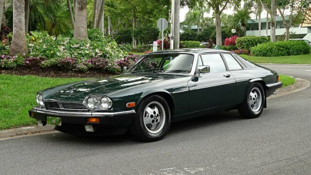 1986 JAGUAR XJS WITH THAT CLASSIC DESIGN ONLY 26000 MILES IN EXCELLENT CONDITION 1986 Jaguar XJS LEATHER