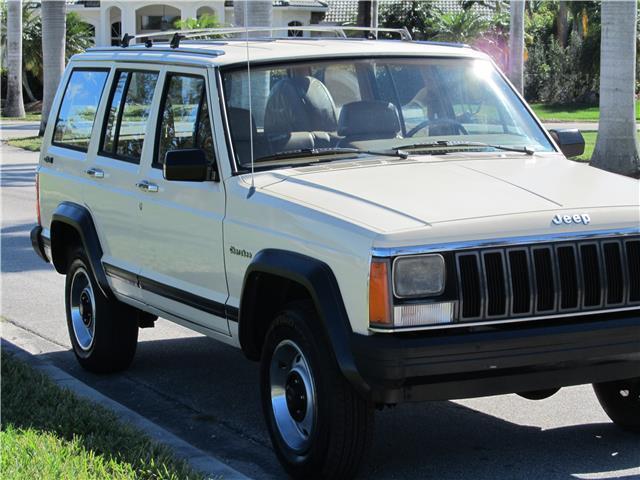 1986 Jeep Cherokee WAGONEER COMANCHE PIONEER 55K MILES CLEAN CARFAX! - photo 10