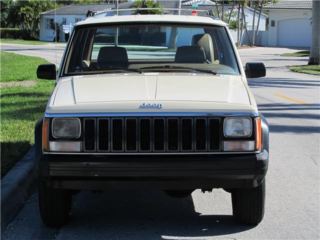 1986 Jeep Cherokee WAGONEER COMANCHE PIONEER 55K MILES CLEAN CARFAX! - photo 11