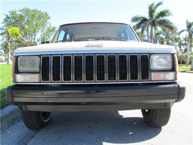 1986 Jeep Cherokee WAGONEER COMANCHE PIONEER 55K MILES CLEAN CARFAX! - photo 13