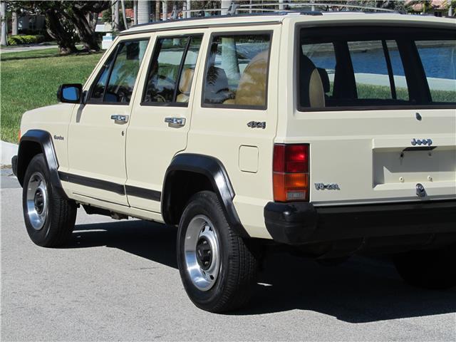 1986 Jeep Cherokee WAGONEER COMANCHE PIONEER 55K MILES CLEAN CARFAX! - photo 3