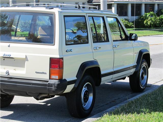 1986 Jeep Cherokee WAGONEER COMANCHE PIONEER 55K MILES CLEAN CARFAX! - photo 6