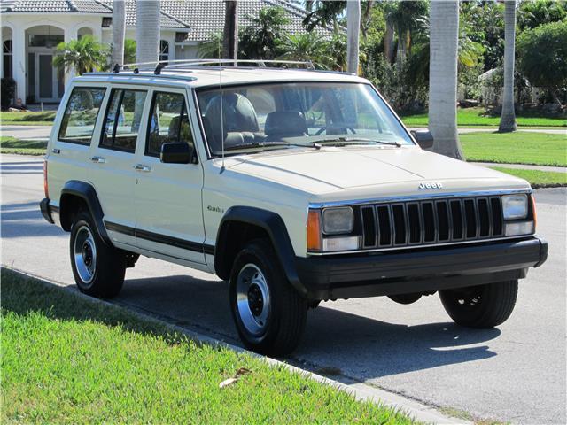 1986 Jeep Cherokee WAGONEER COMANCHE PIONEER 55K MILES CLEAN CARFAX! - photo 9