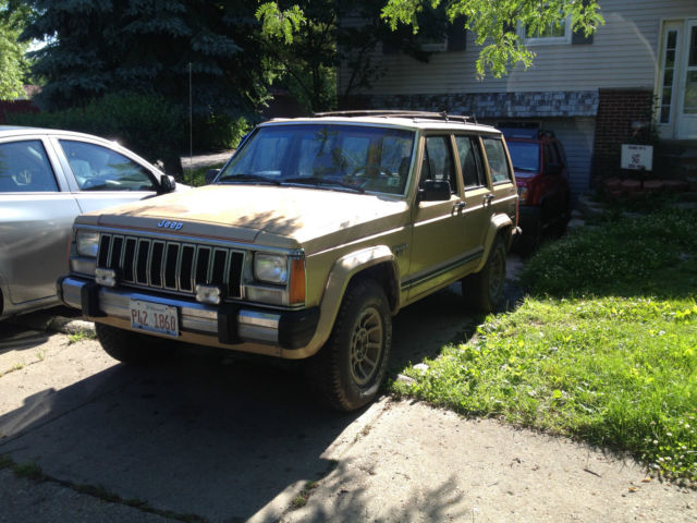 1986 Jeep Cherokee Laredo Sport Utility 4-Door 2.8L 1986 Jeep Cherokee