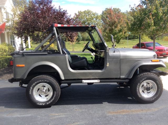 1986 Jeep CJ7 Line-X paint inside and out 1986 Jeep CJ