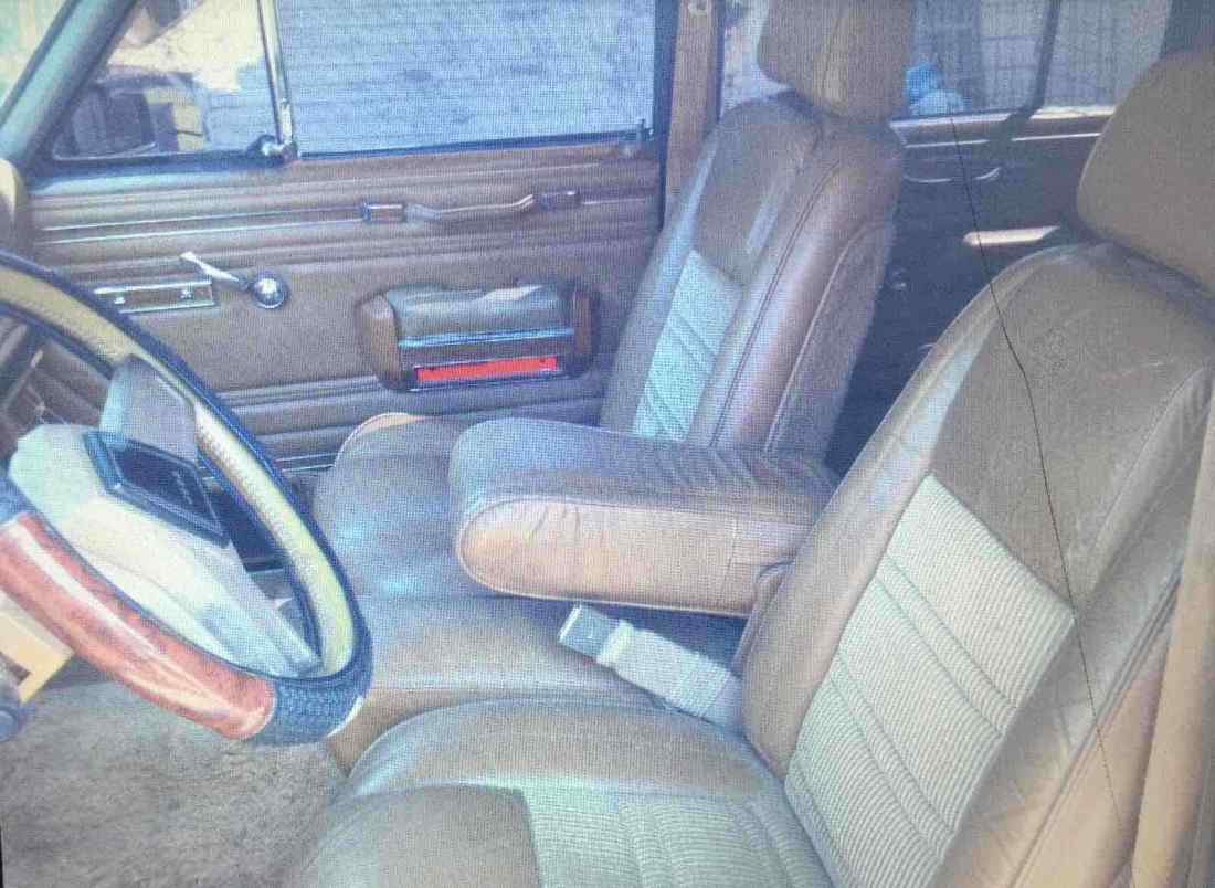 1986 Jeep Grand Wagoneer - photo 9