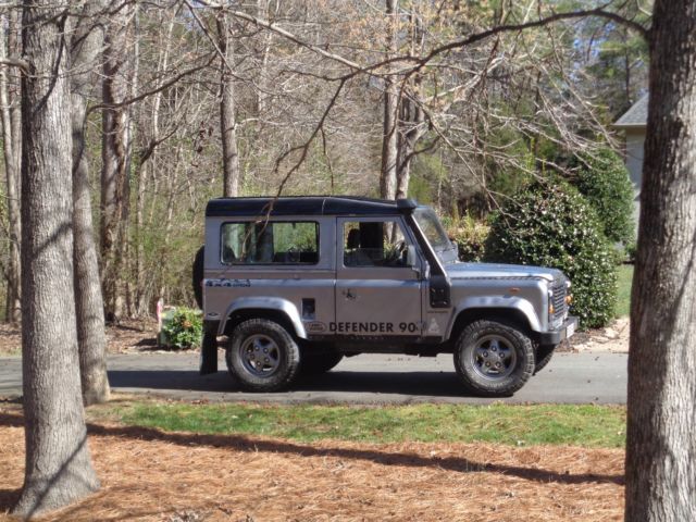 1986 Land Rover Defender 2-Door Station Wagon 4 Wheel Drive