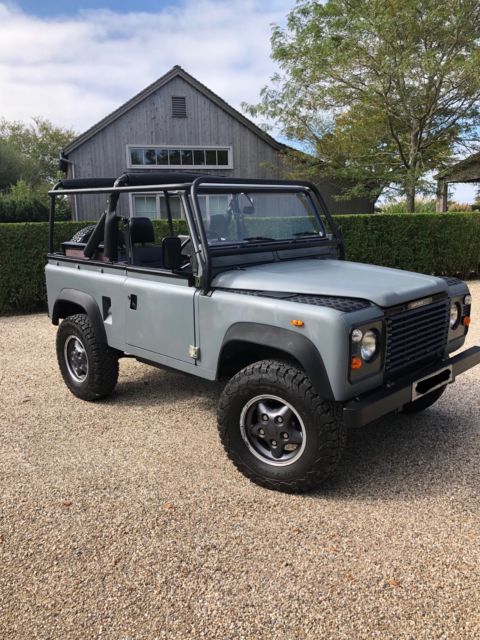 1986 Land Rover Defender 90 - RH Drive, Manual 5 speed 2.5L Diesel 1986 Land Rover Defender