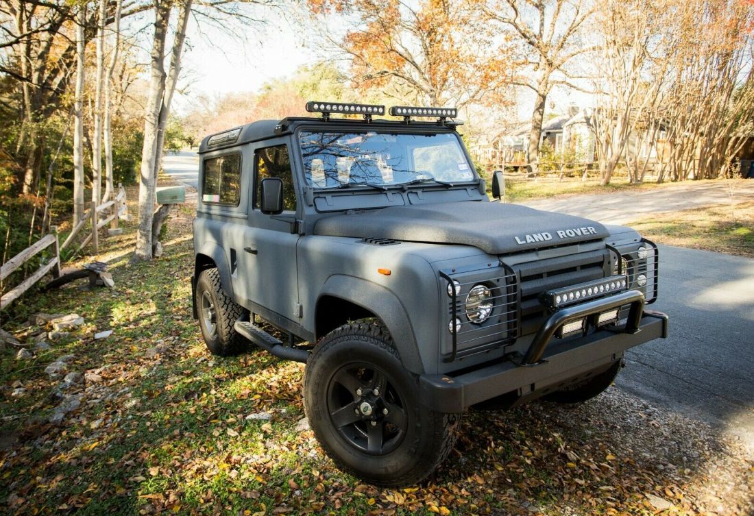 1900 Land Rover Defender - photo 3