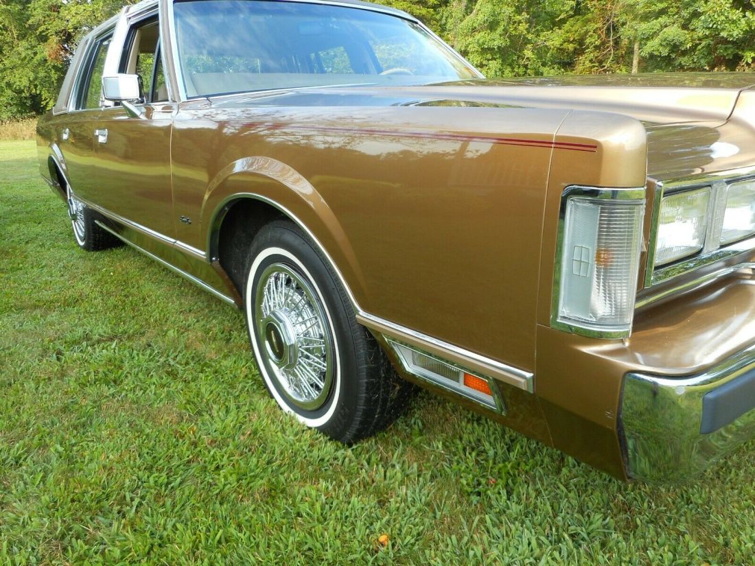 1986 Lincoln Town Car - photo 11