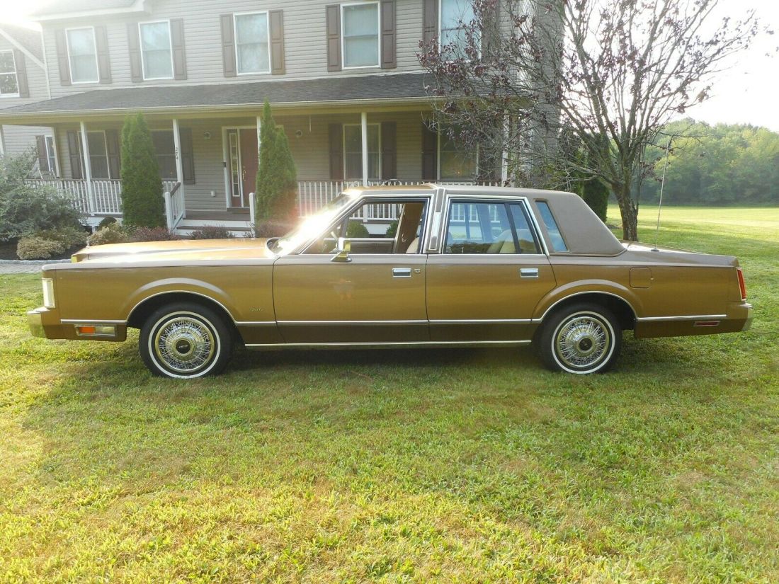 1986 Lincoln Town Car - photo 2