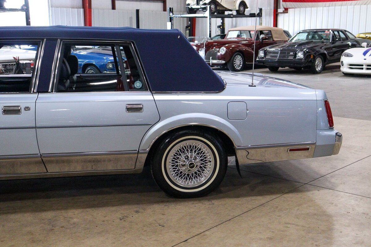 1986 Lincoln Town Car - photo 4