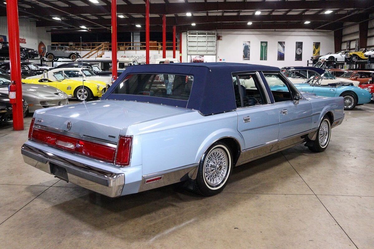 1986 Lincoln Town Car - photo 7