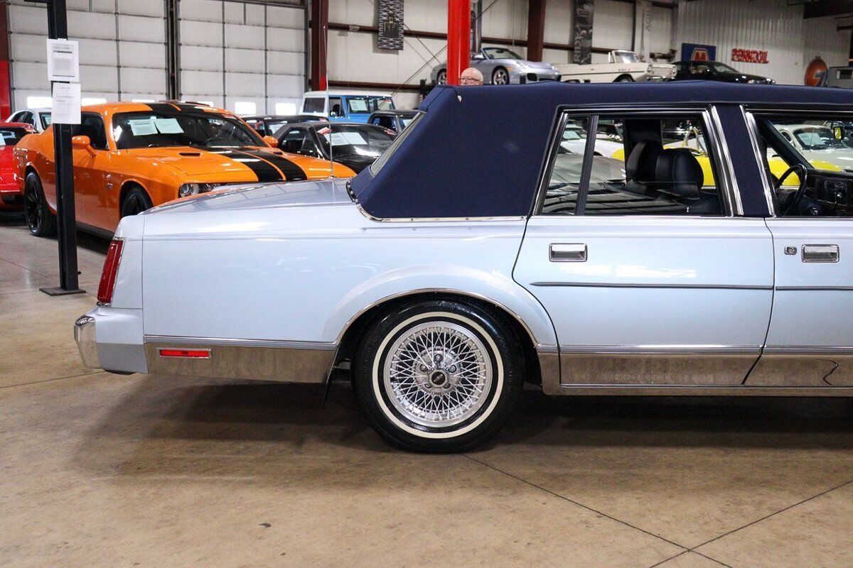 1986 Lincoln Town Car - photo 8
