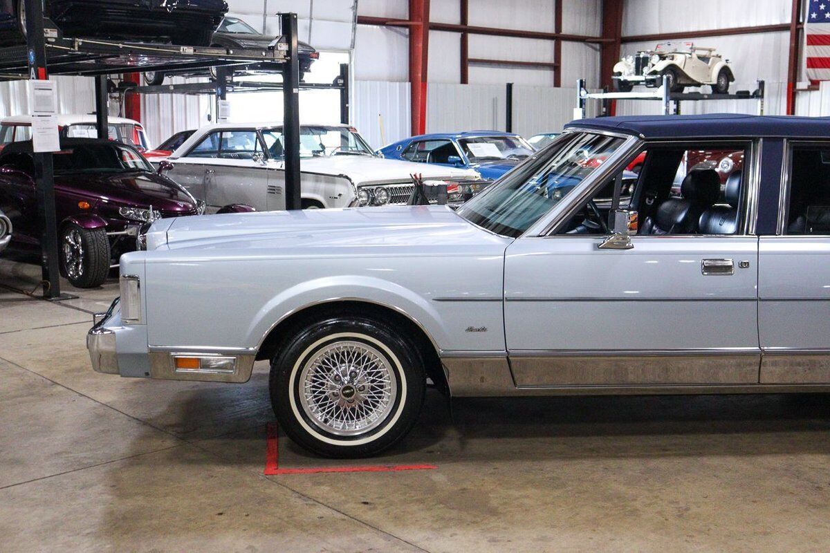 1986 Lincoln Town Car - photo 2
