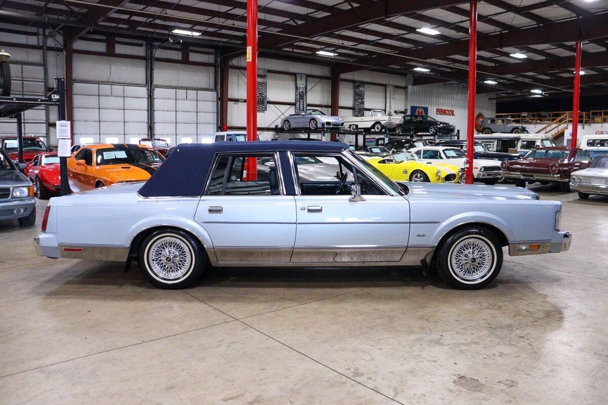 1986 Lincoln Town Car - photo 9