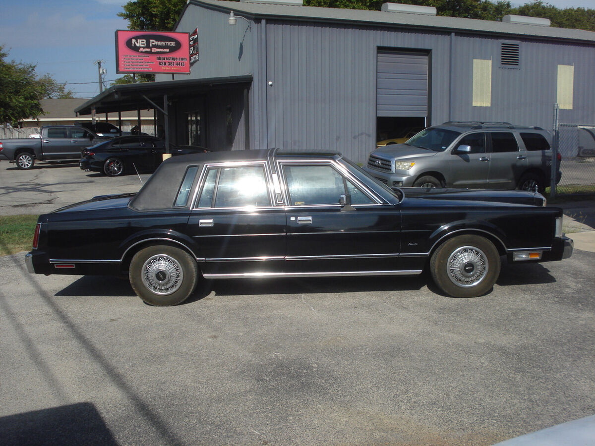 1986 Lincoln Town Car - photo 3