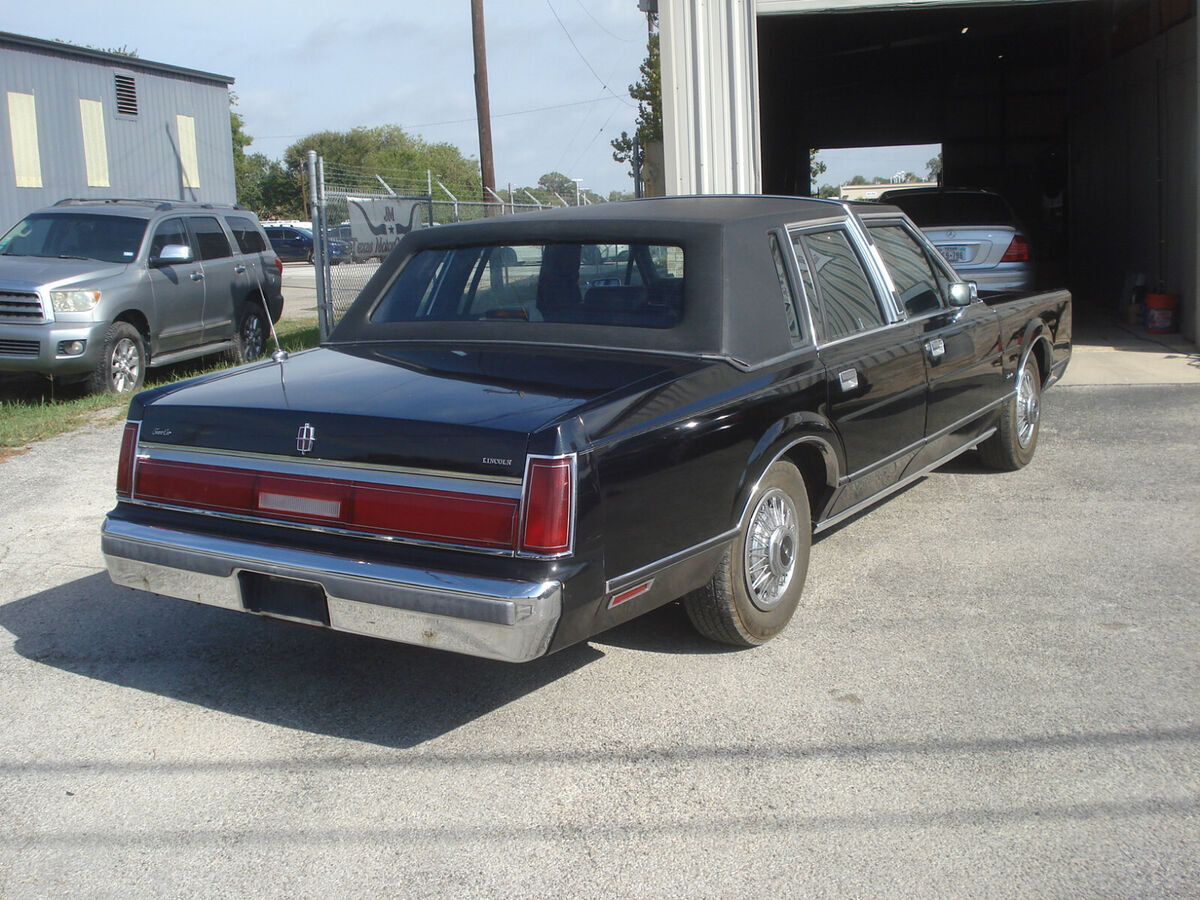 1986 Lincoln Town Car - photo 4